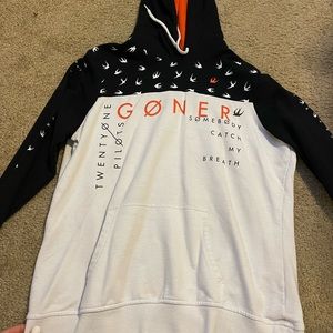 TWENTY ONE PILOTS hoodie!!